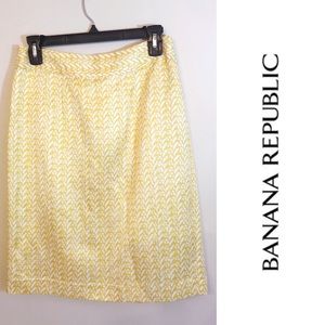 Banana Republic Pencil Skirt in Size 8